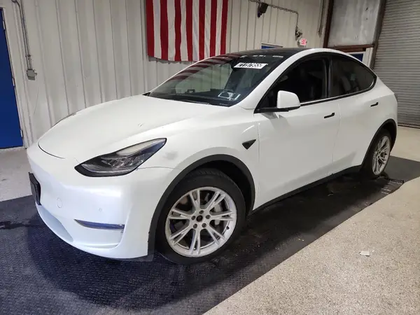 7SAYGDEE3NF392302 2022 TESLA MODEL Y - Image 1