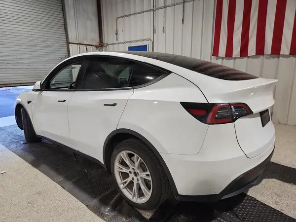 7SAYGDEE3NF392302 2022 TESLA MODEL Y - Image 2