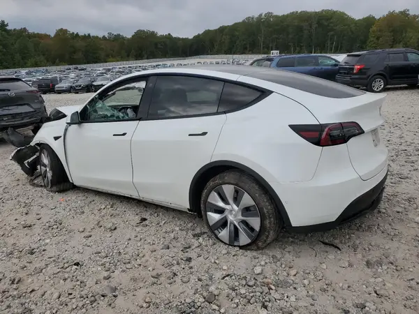 7SAYGDEE3NF400365 2022 TESLA MODEL Y - Image 2