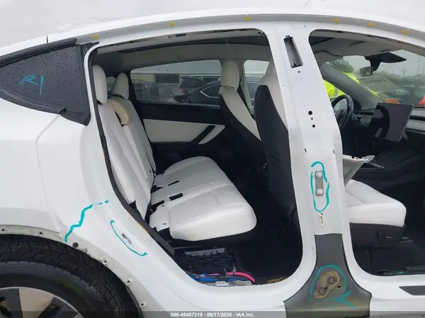 7SAYGDEE3NF401113 2022 TESLA MODEL Y - Image 8
