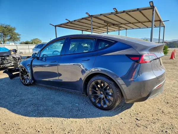 7SAYGDEE3NF404674 2022 TESLA MODEL Y - Image 2