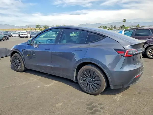 7SAYGDEE3NF409650 2022 TESLA MODEL Y - Image 2