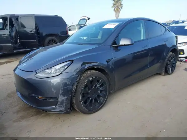7SAYGDEE3NF410748 2022 TESLA MODEL Y - Image 2