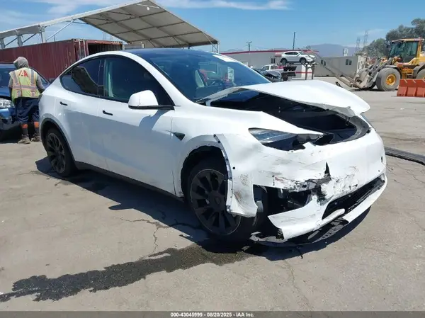 7SAYGDEE3NF413701 2022 TESLA MODEL Y - Image 1