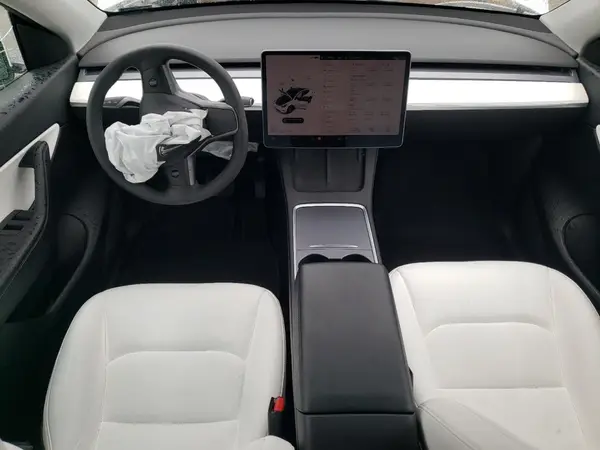 7SAYGDEE3NF418221 2022 TESLA MODEL Y - Image 8