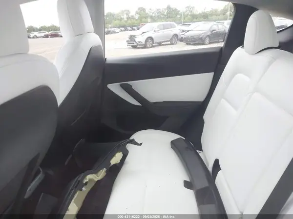 7SAYGDEE3NF419661 2022 TESLA MODEL Y - Image 8