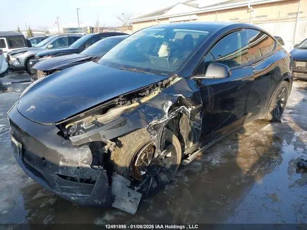 7SAYGDEE3NF421233 2022 TESLA MODEL Y - Image 2