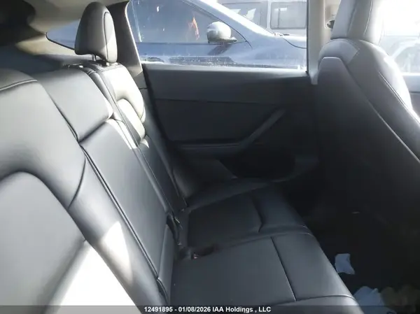 7SAYGDEE3NF421233 2022 TESLA MODEL Y - Image 8