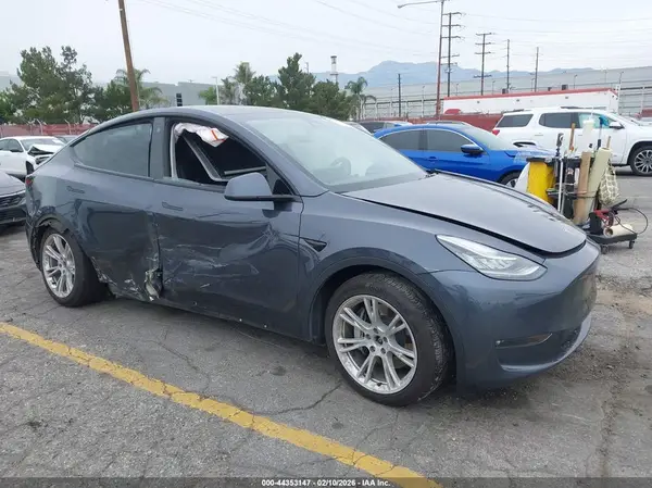 7SAYGDEE3NF423368 2022 TESLA MODEL Y - Image 1