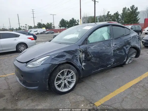 7SAYGDEE3NF423368 2022 TESLA MODEL Y - Image 2