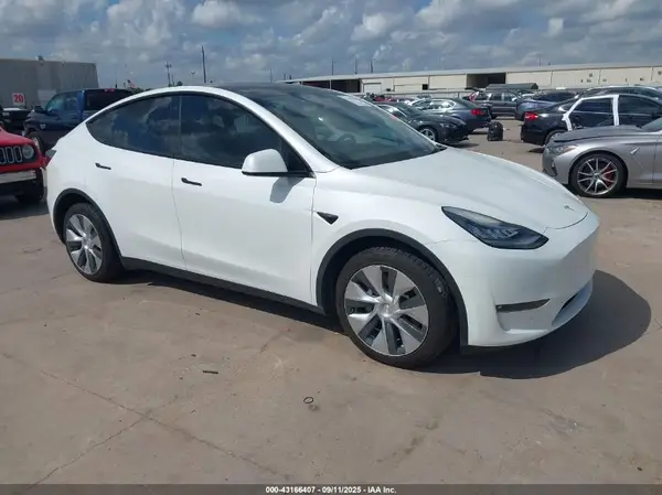 7SAYGDEE3NF425220 2022 TESLA MODEL Y - Image 1