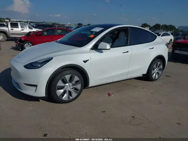 7SAYGDEE3NF425220 2022 TESLA MODEL Y - Image 2