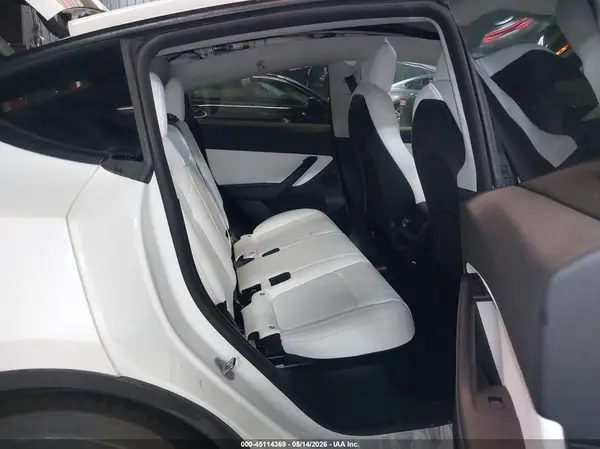 7SAYGDEE3NF425749 2022 TESLA MODEL Y - Image 8