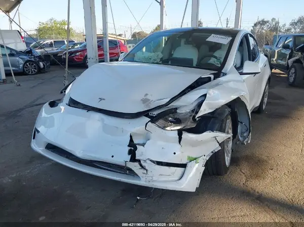 7SAYGDEE3NF426030 2022 TESLA MODEL Y - Image 2