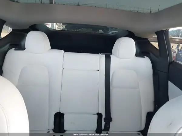 7SAYGDEE3NF426030 2022 TESLA MODEL Y - Image 8