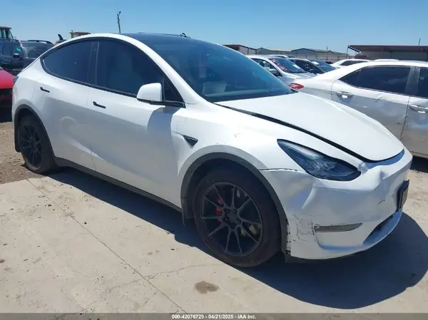 7SAYGDEE3NF426481 2022 TESLA MODEL Y - Image 1