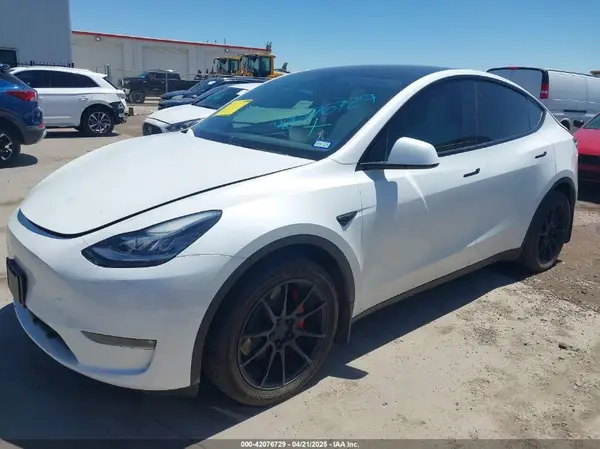 7SAYGDEE3NF426481 2022 TESLA MODEL Y - Image 2