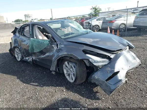 7SAYGDEE3NF427792 2022 TESLA MODEL Y - Image 1