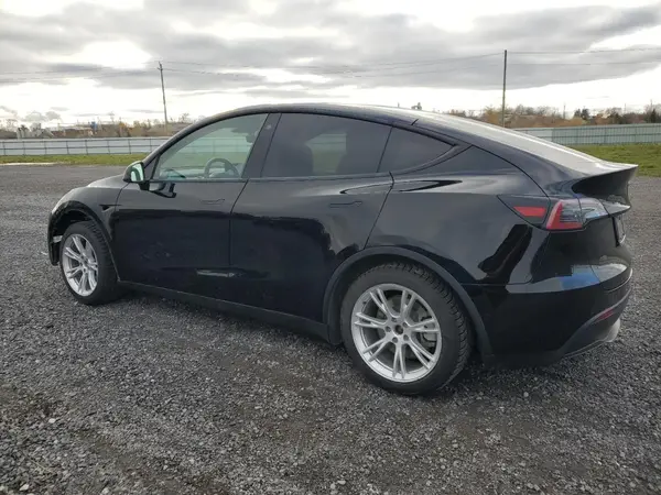 7SAYGDEE3NF428408 2022 TESLA MODEL Y - Image 2