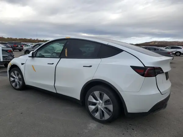 7SAYGDEE3NF431907 2022 TESLA MODEL Y - Image 2