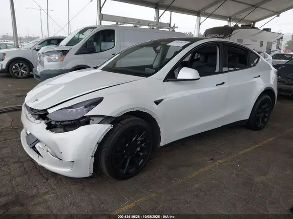7SAYGDEE3NF435570 2022 TESLA MODEL Y - Image 2