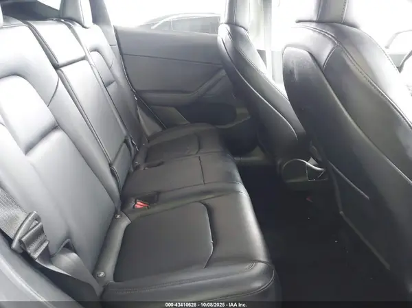7SAYGDEE3NF435570 2022 TESLA MODEL Y - Image 8