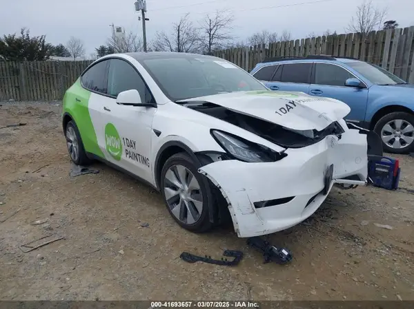 7SAYGDEE3NF435729 2022 TESLA MODEL Y - Image 1