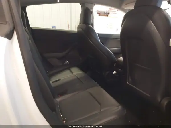 7SAYGDEE3NF435942 2022 TESLA MODEL Y - Image 8