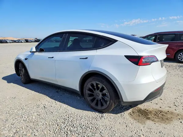 7SAYGDEE3NF438856 2022 TESLA MODEL Y - Image 2