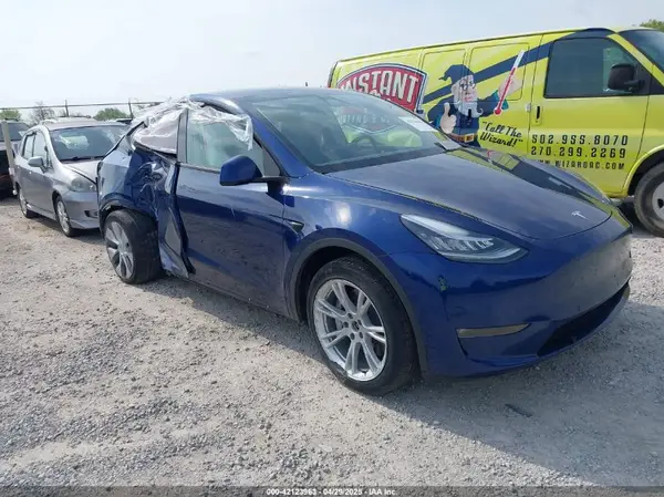 7SAYGDEE3NF455544 2022 TESLA MODEL Y - Image 1
