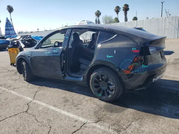 7SAYGDEE3NF456029 2022 TESLA MODEL Y - Image 2