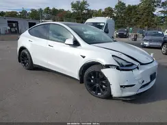 7SAYGDEE3NF458329 2022 TESLA MODEL Y