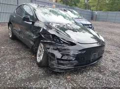 7SAYGDEE3NF461019 2022 TESLA MODEL Y