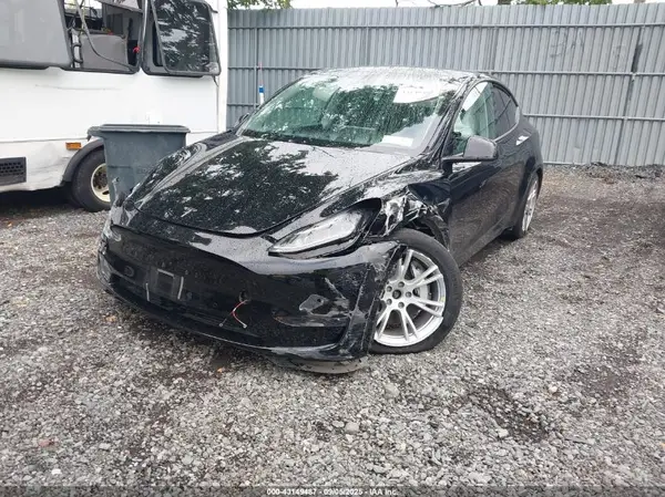 7SAYGDEE3NF461019 2022 TESLA MODEL Y - Image 2