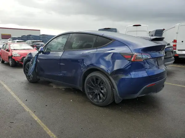 7SAYGDEE3NF461425 2022 TESLA MODEL Y - Image 2