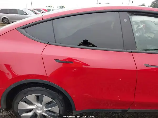 7SAYGDEE3NF461831 2022 TESLA MODEL Y - Image 8