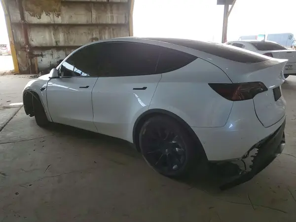 7SAYGDEE3NF462218 2022 TESLA MODEL Y - Image 2
