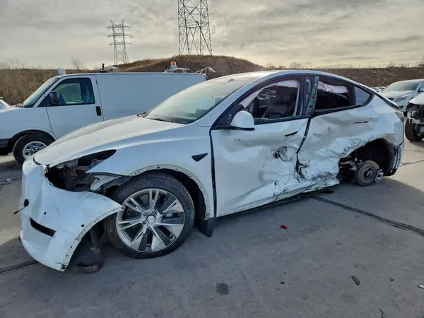 7SAYGDEE3NF466611 2022 TESLA MODEL Y - Image 1