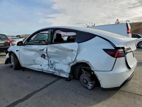 7SAYGDEE3NF466611 2022 TESLA MODEL Y - Image 2