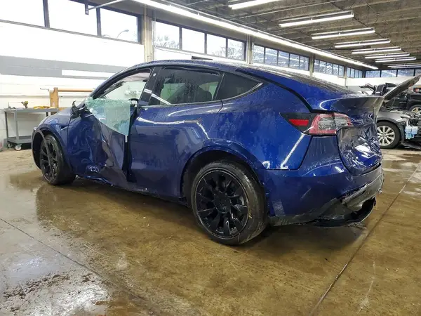 7SAYGDEE3NF480668 2022 TESLA MODEL Y - Image 2