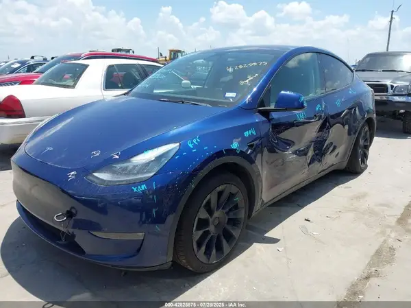 7SAYGDEE3NF480850 2022 TESLA MODEL Y - Image 2