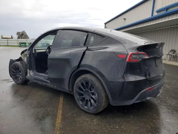 7SAYGDEE3NF493145 2022 TESLA MODEL Y - Image 2