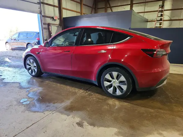 7SAYGDEE3NF495056 2022 TESLA MODEL Y - Image 2