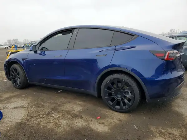 7SAYGDEE3NF506606 2022 TESLA MODEL Y - Image 2