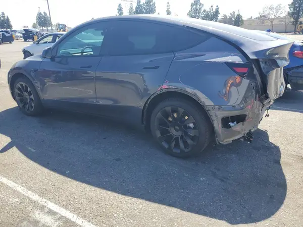7SAYGDEE3NF507044 2022 TESLA MODEL Y - Image 2