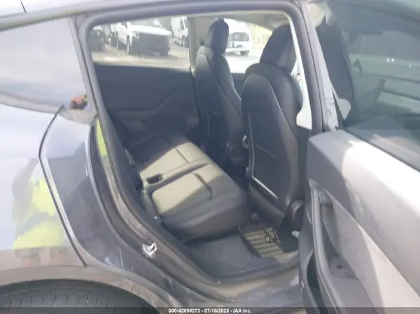 7SAYGDEE3NF509408 2022 TESLA MODEL Y - Image 8