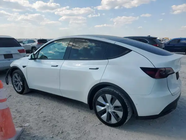 7SAYGDEE3NF510655 2022 TESLA MODEL Y - Image 2