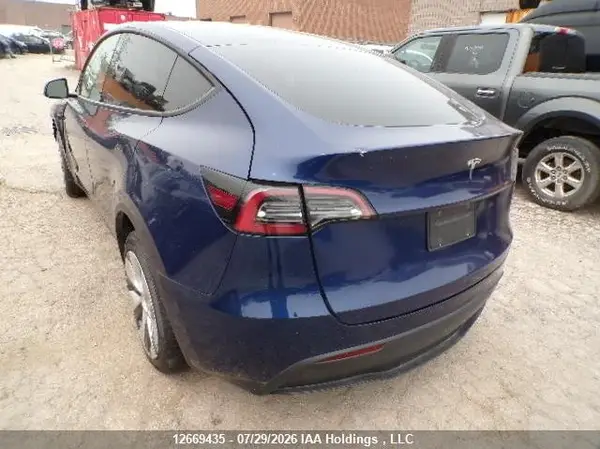 7SAYGDEE3NF533028 2022 TESLA MODEL Y - Image 1