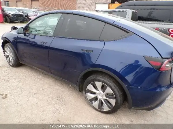 7SAYGDEE3NF533028 2022 TESLA MODEL Y - Image 2