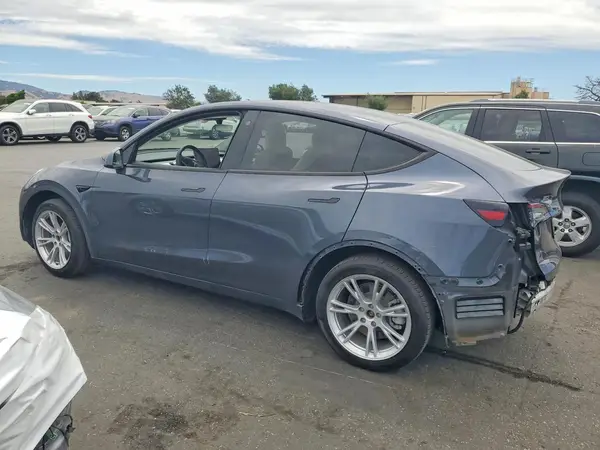 7SAYGDEE3NF537127 2022 TESLA MODEL Y - Image 2